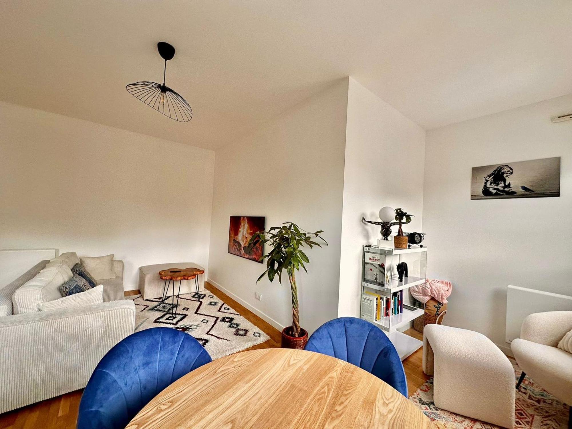 Апартаменты Le Boudoir - 2 Pieces Et Parking Ле-Плесси-Робинсон Экстерьер фото
